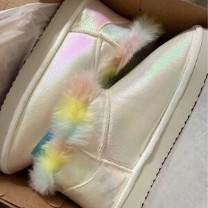 Stride Rite Iridescent Pink Cream Boots with Pastel Fur